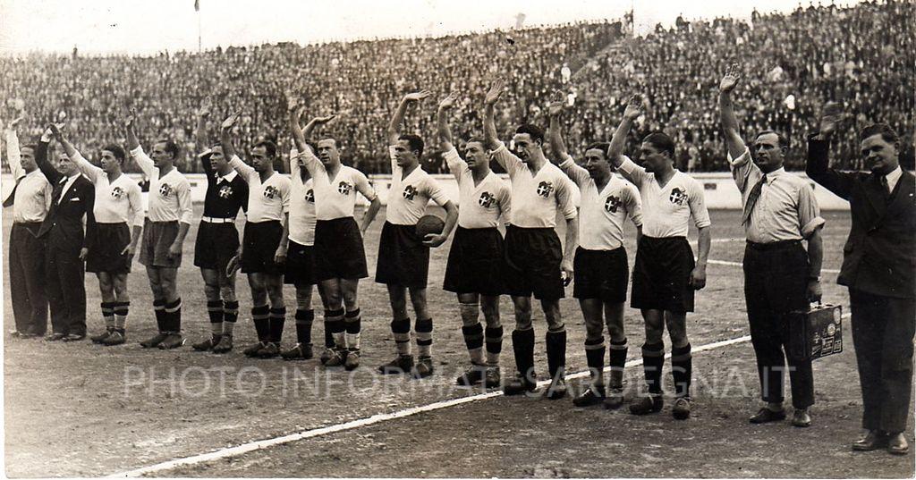 Saluto romano della Nazionale Italiana di calcio degli anni '30