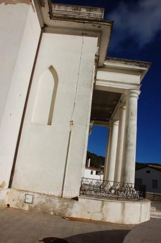 Chiese urbane di Orani. Colonnato della chiesa di Sant'Andrea Apostolo