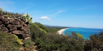 Nuraghe Gulunie (Dorgali) e lo spiaggione di Osalla, Orosei.