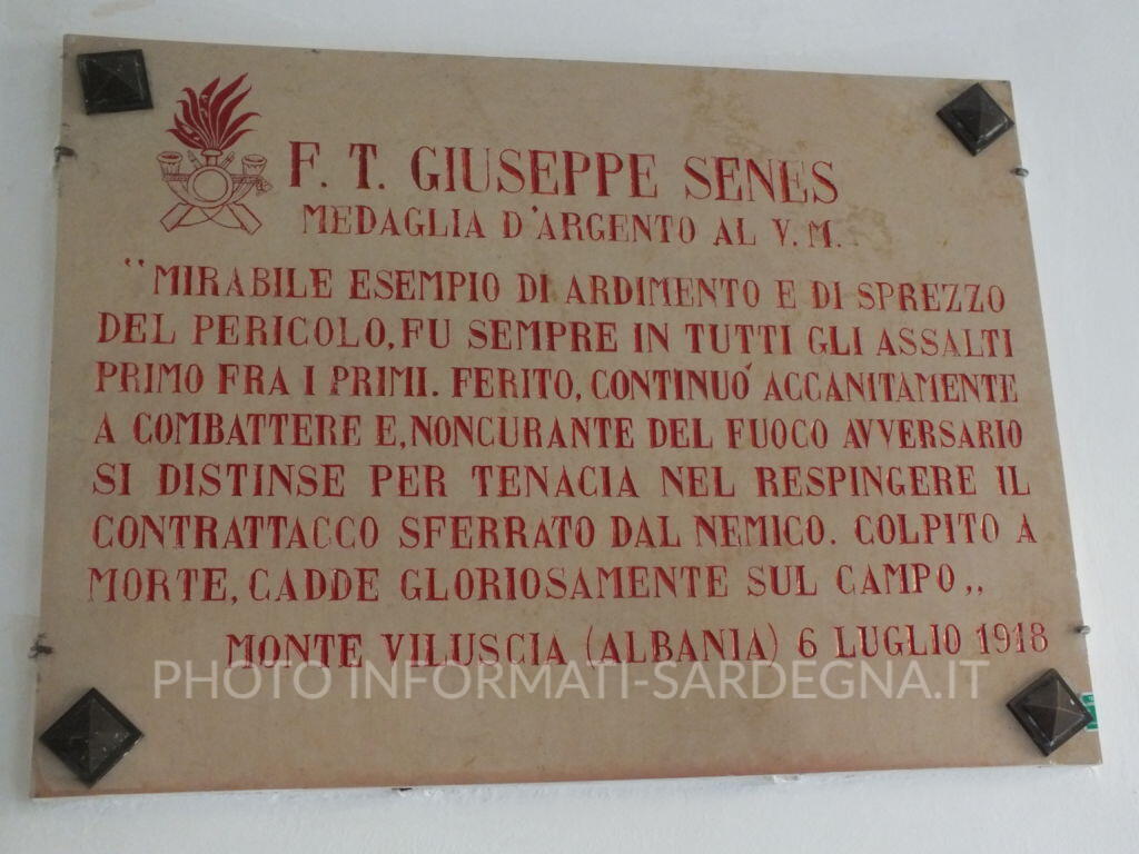 Lastra alla M.A.V.M. al Finanziere Giuseppe Senes – Tenenza G.d.F. Foto: Pietre della Memoria