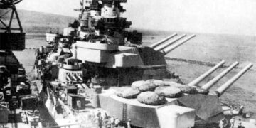 Corazzata Roma e la sua dotazone di cannoni.