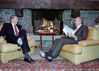 Regan e Gorbaciov al Summit di Ginevra del 1985