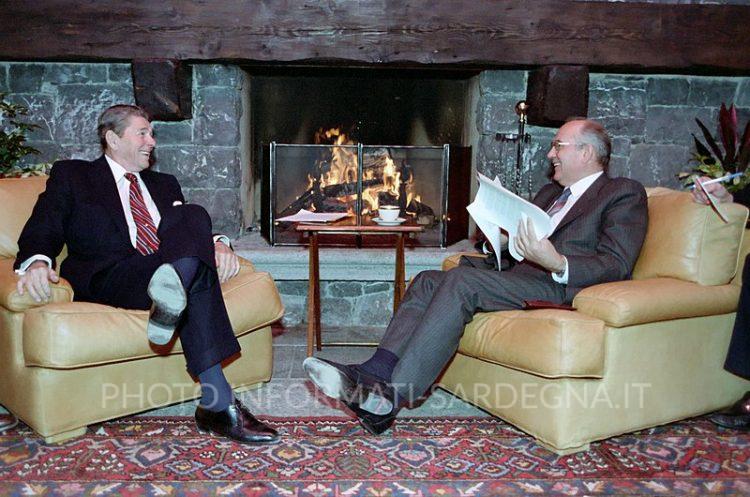 Regan e Gorbaciov al Summit di Ginevra del 1985