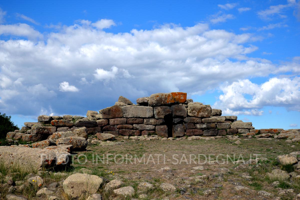 L'esedra in tutta la sua estensione