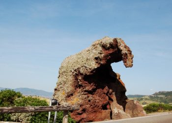 La Roccia dell'Elefante vista dalla Strada Statale 134. Castelsardo.