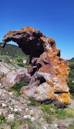 La Roccia dell'Elefante sulla Strada Statale 134. Castelsardo.