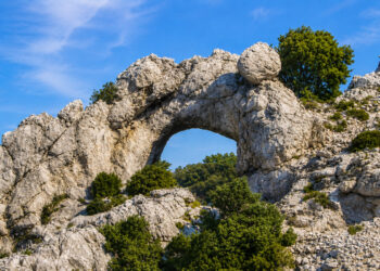 La Roccia forata di Sutta’terra