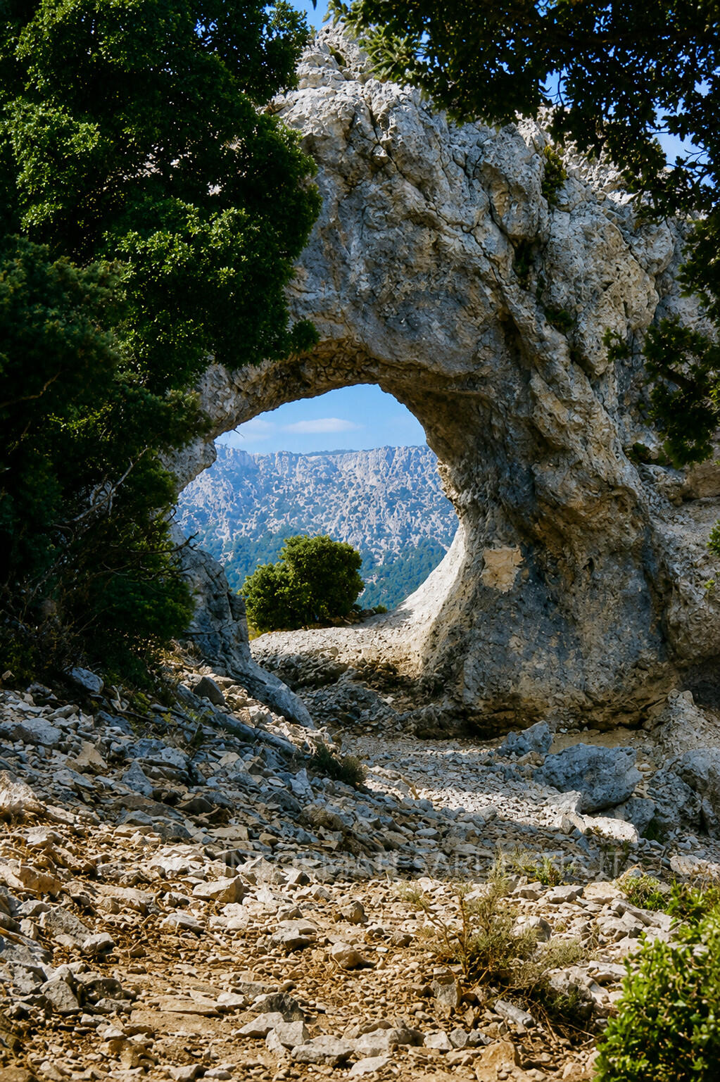 La Roccia forata di Sutta’terra