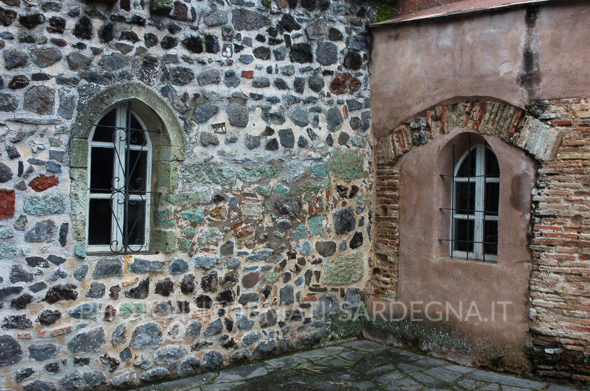 Le caratteristiche aperture della chiesa 