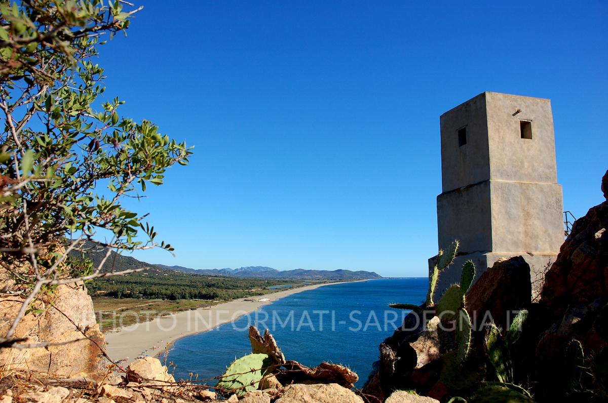 Torre Salinas sul promontorio a nord alla Spiaggia di Cristoluaxedu