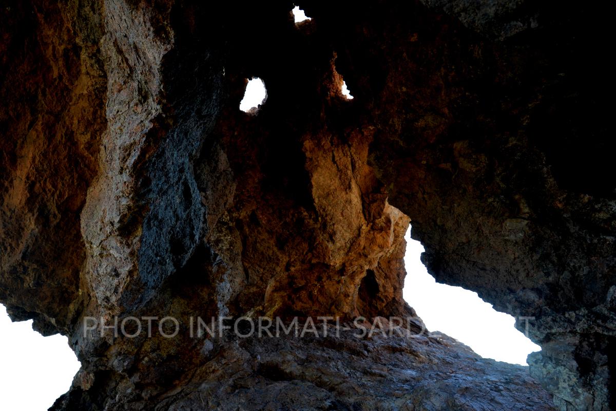 Gli interni del monumento naturale di Tertenia 