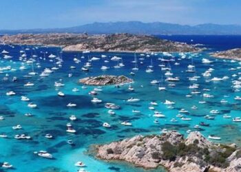 Overtourism alla Maddalena. Foto: Mauro Coppadoro
