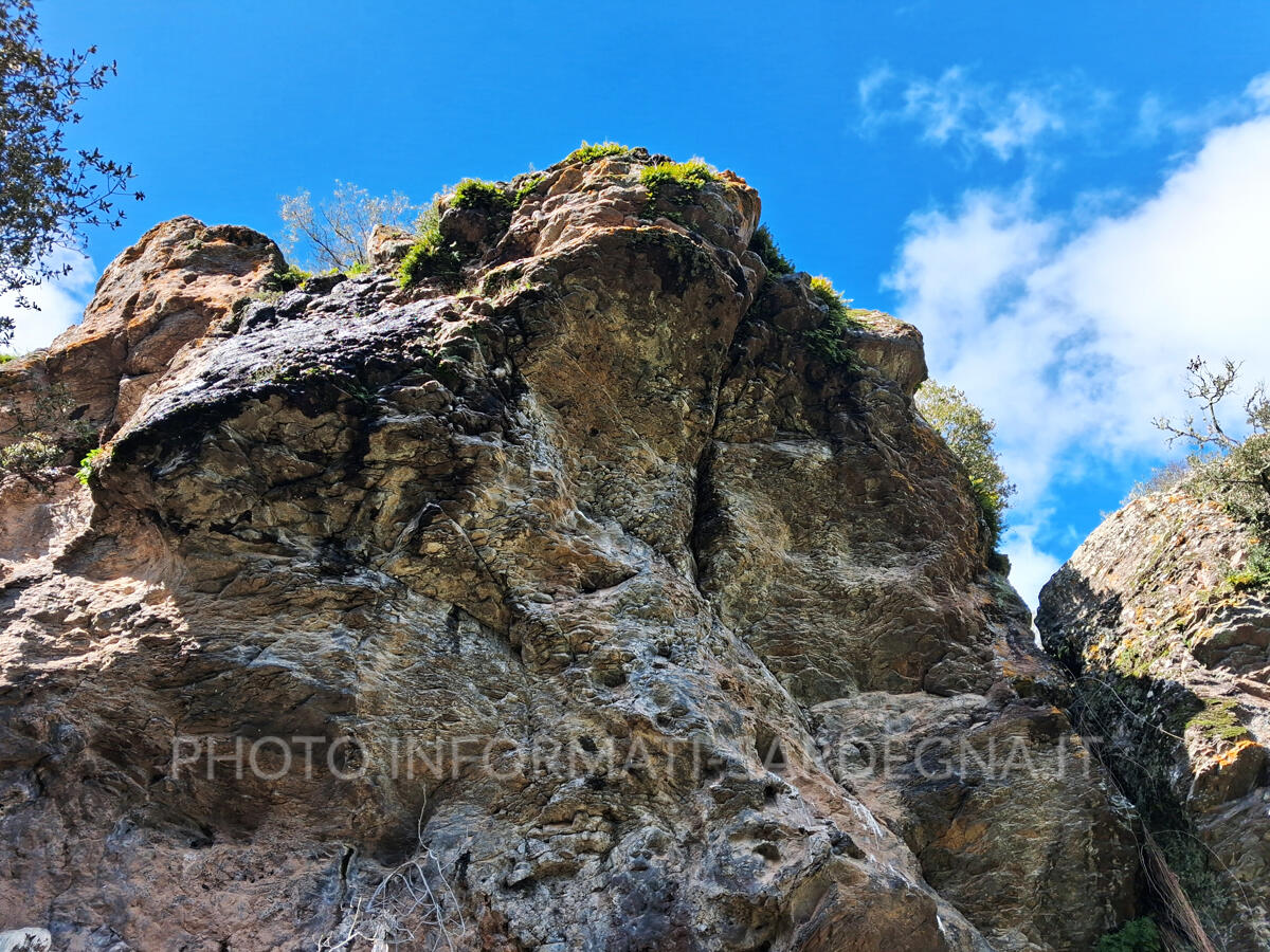 Rocce ai piedi del Monte Arci, Pau