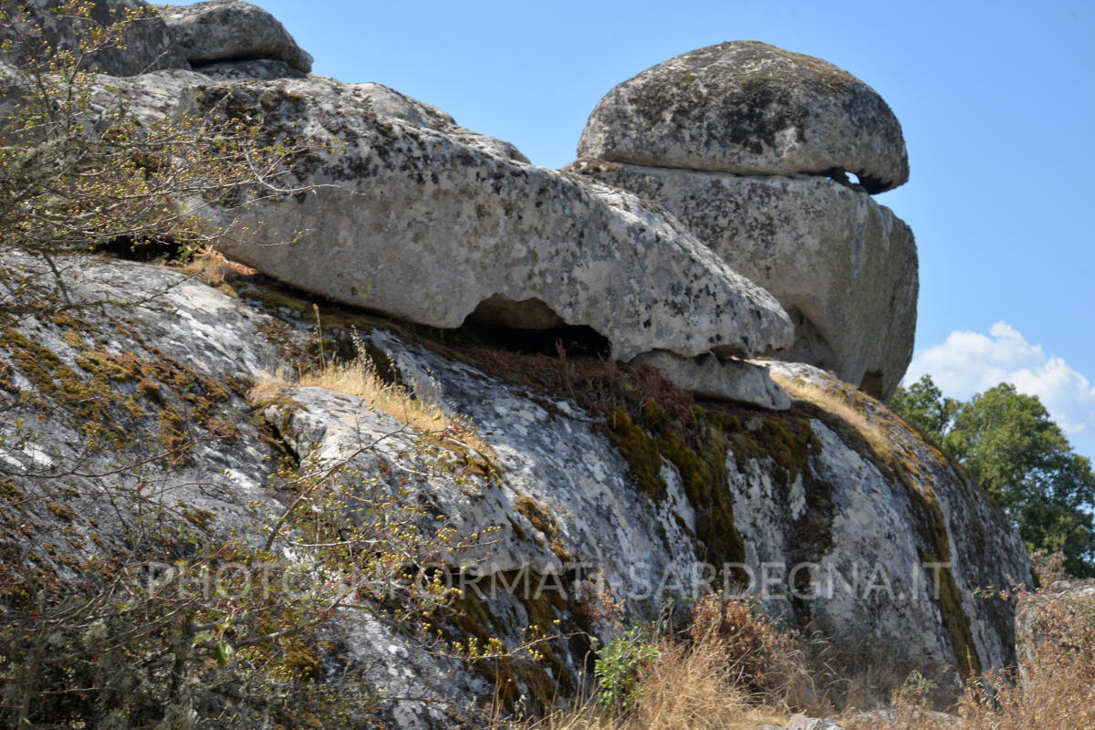 Le rocce attorno al sito. Gavoi