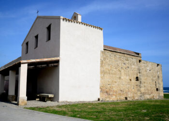 La Chiesa di Sant’Efisio a Nora: storia, martirio e architettura romanica in Sardegna
